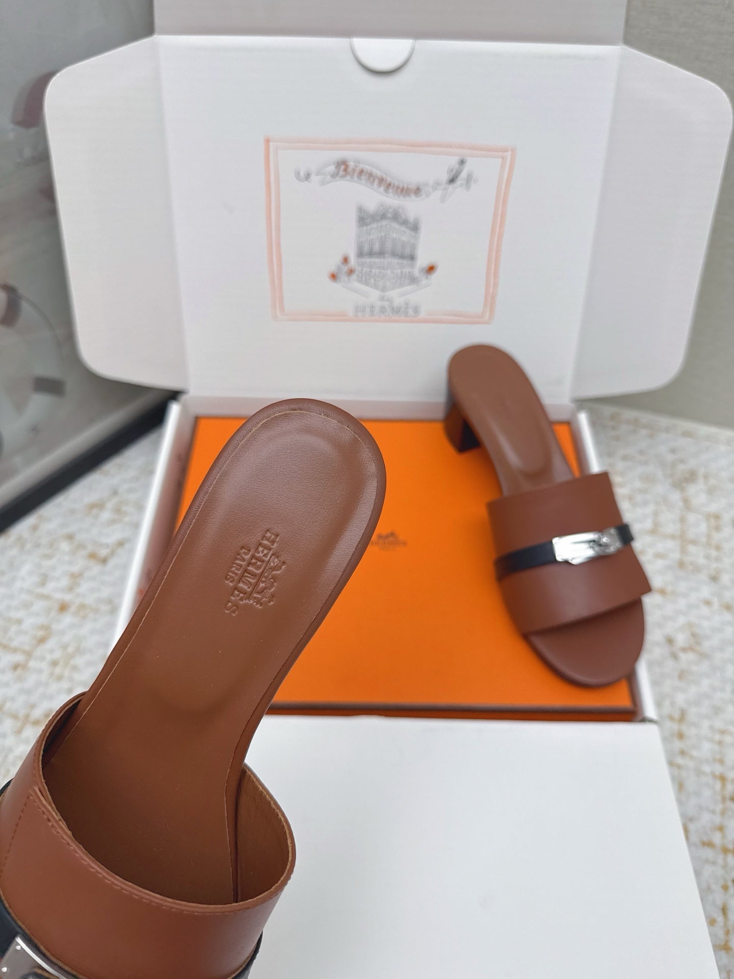 HM 26ss Oasis Sandals 50 Brown Black Sheepskin Sliver Buckle 625173