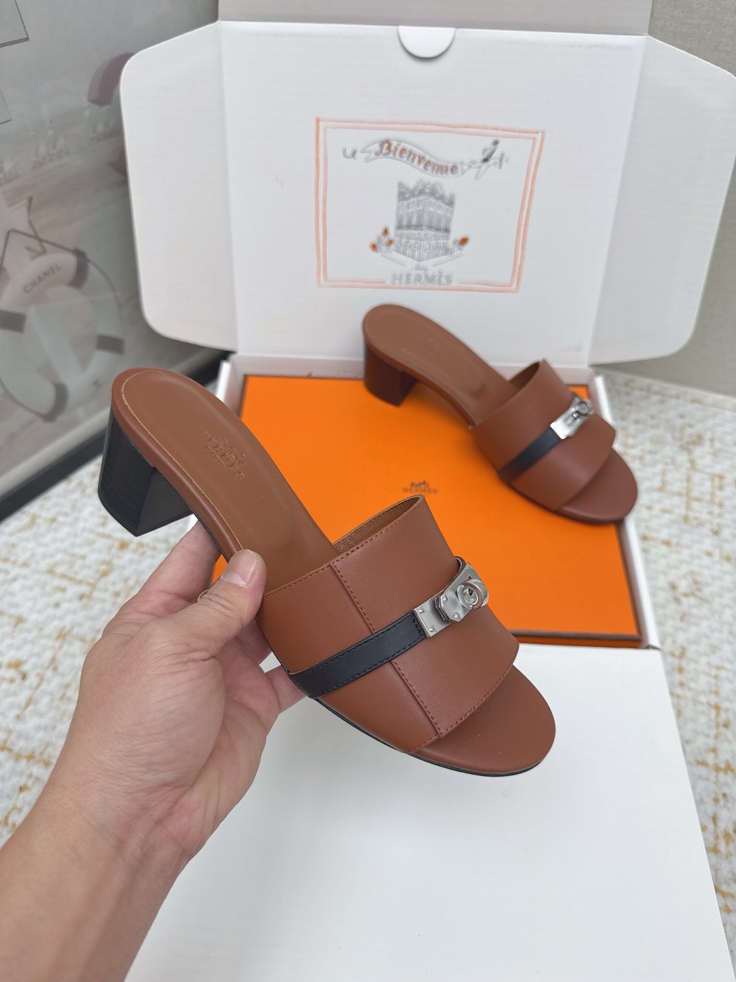 HM 26ss Oasis Sandals 50 Brown Black Sheepskin Sliver Buckle 625173