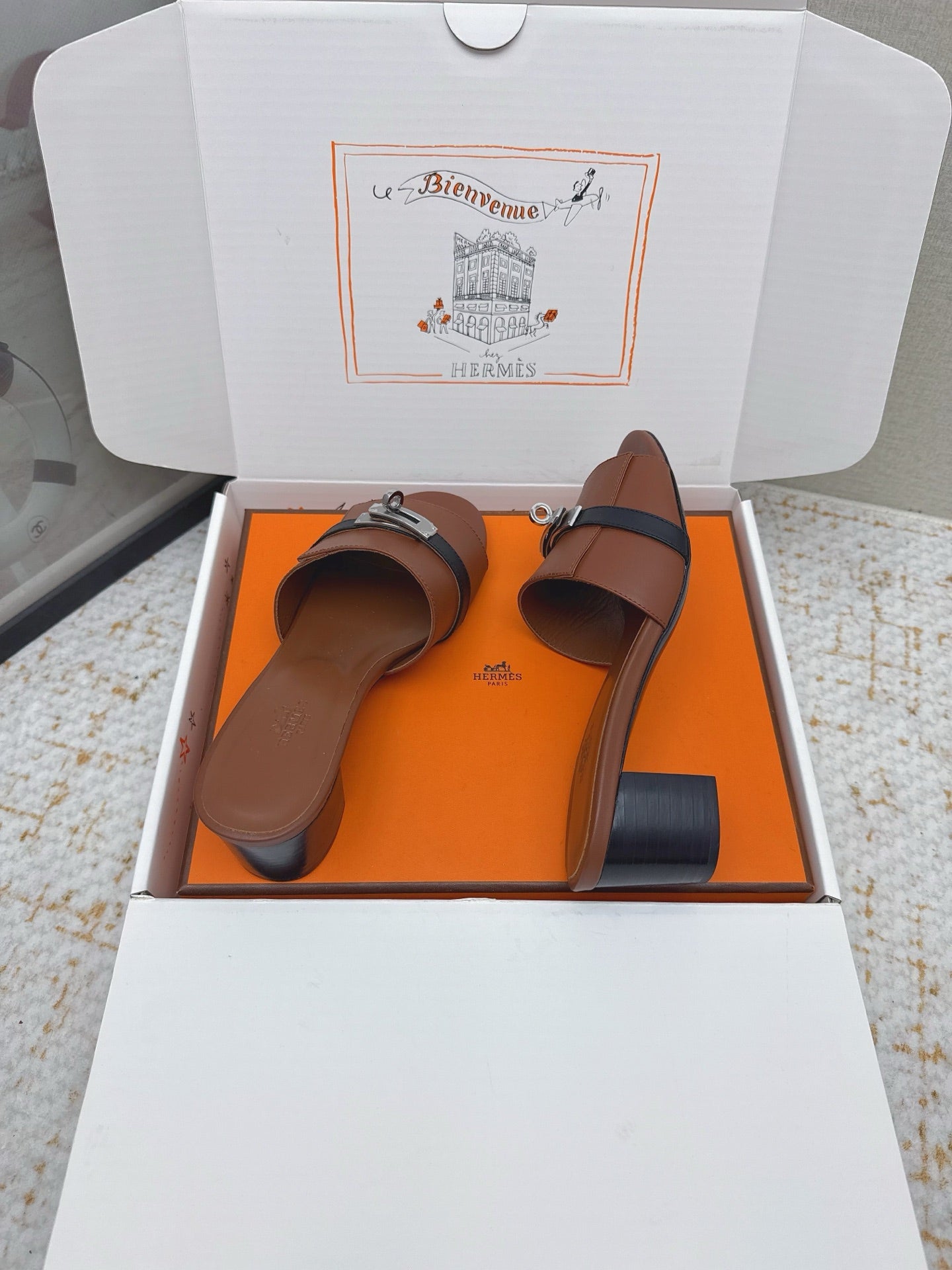 HM 26ss Oasis Sandals 50 Brown Black Sheepskin Sliver Buckle 625173