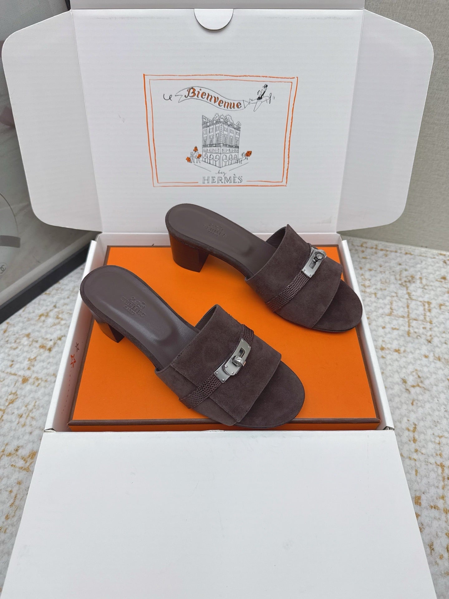 HM 26ss Oasis Sandals 50 Dark Brown Suede Cowhide 625182