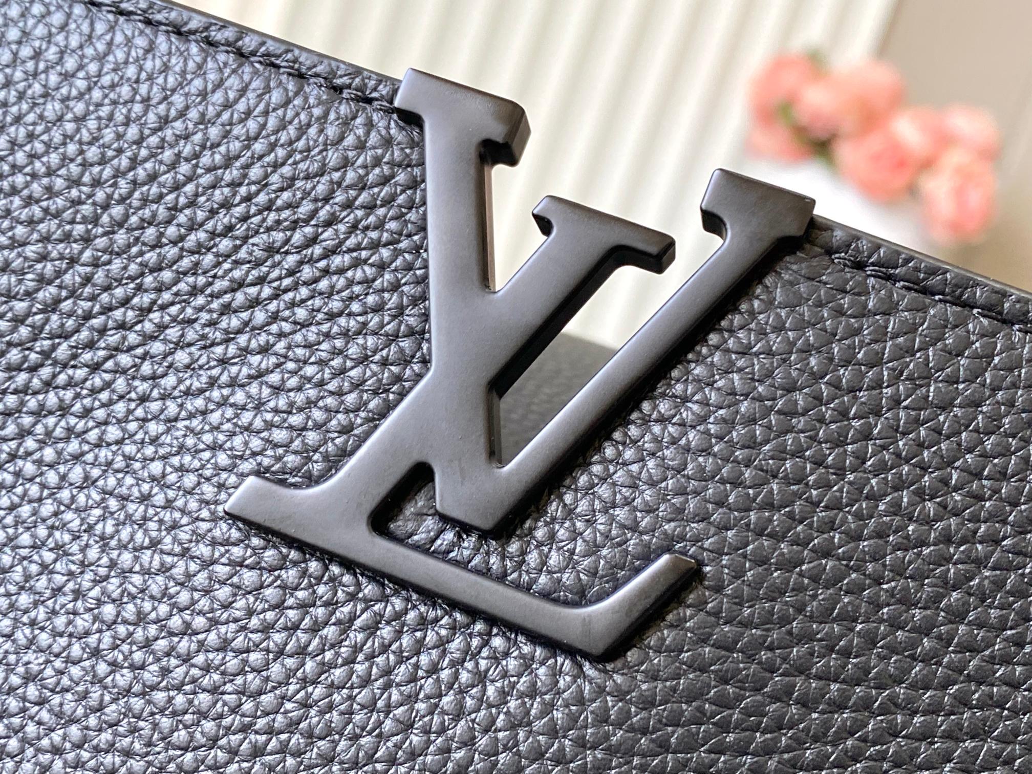 CAPUCINES GM SOUPLE 38 IN BLACK TAURILLON