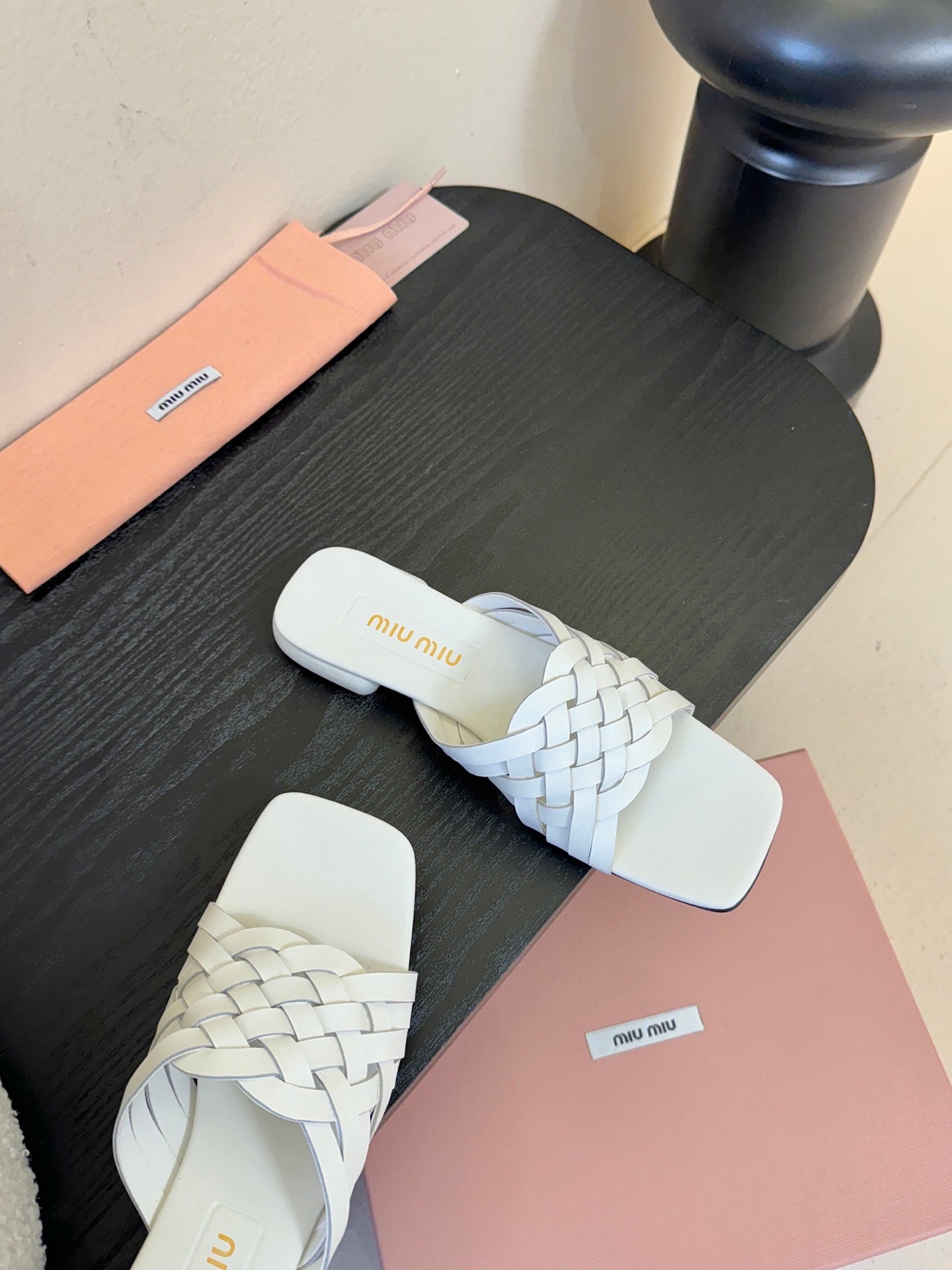 MIU 26ss Flat Sandals White Sheepskin 627354