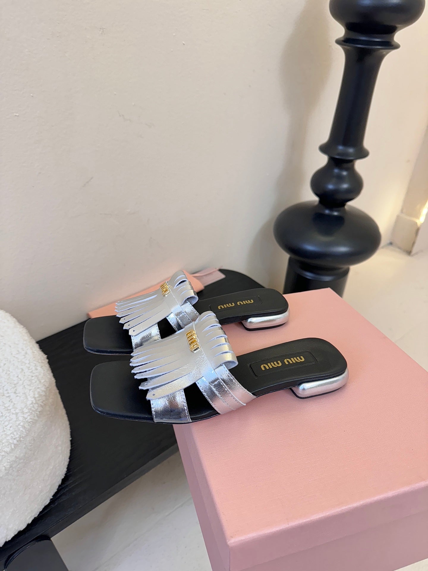 MIU 26ss Sandals Black Sliver Sheepskin 627363