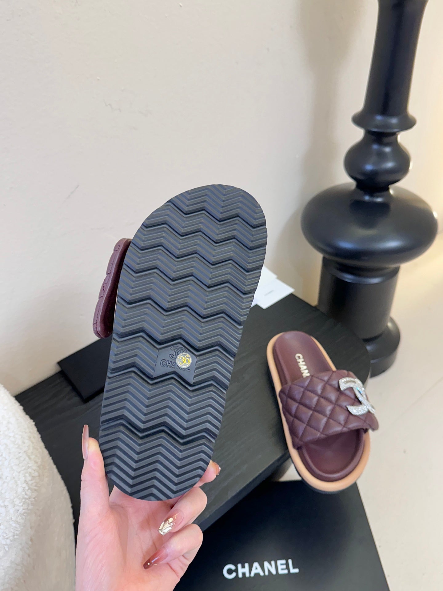 CC 26s Slippers Burgundy Beige Sheepskin 627178