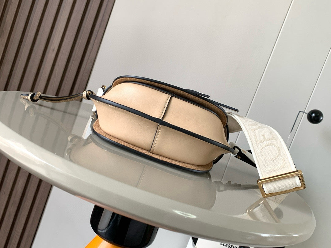 Loewe Saddle Bag 21 White Beige Leather 280432