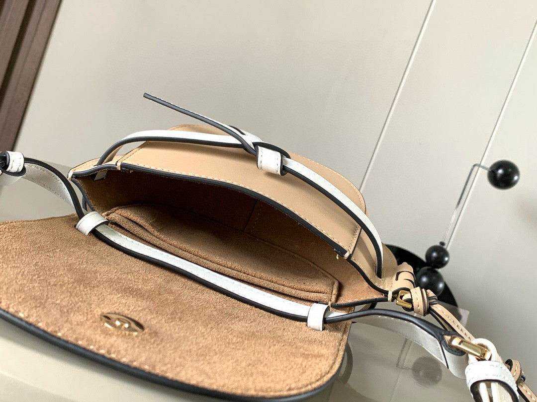 Loewe Saddle Bag 21 White Beige Leather 280432