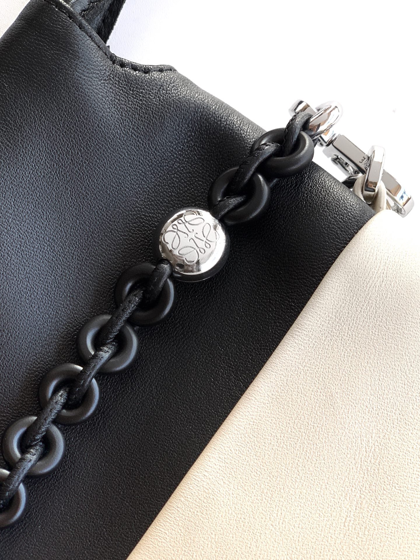 Loewe Flamenco Purse Tote Bag 38 White Black Lambskin 274696