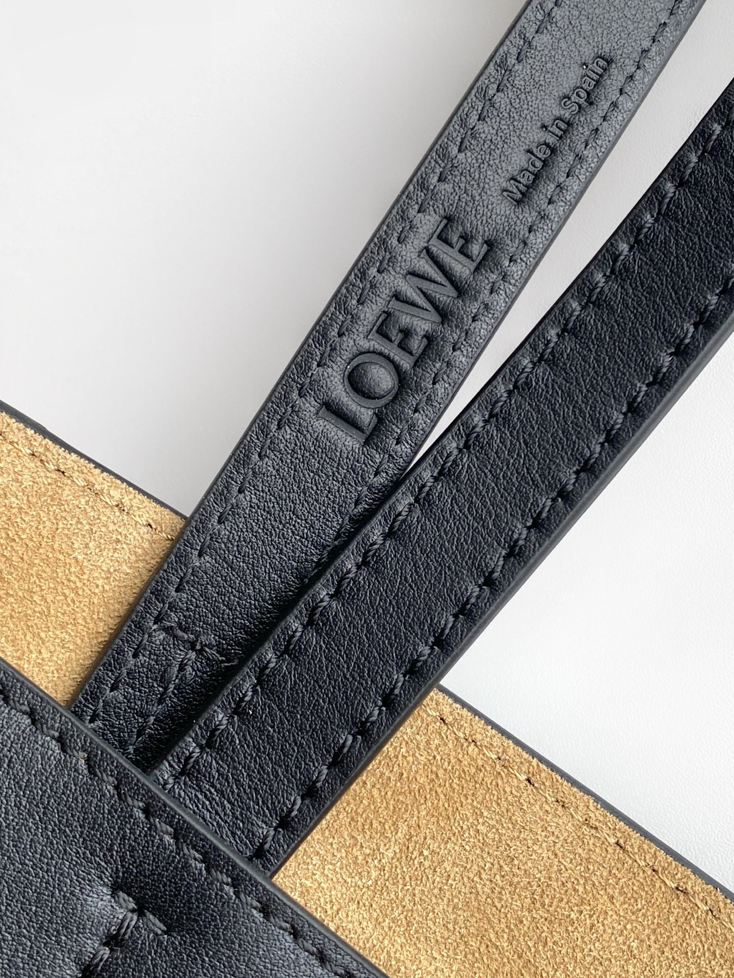 Loewe Puzzle Medium Bag 32 Black Glossy Calfskin 280527