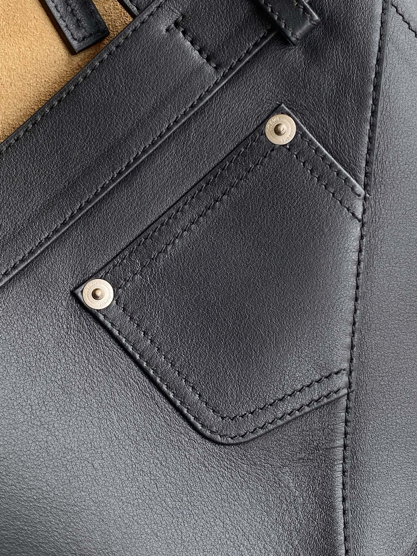 Loewe Puzzle Medium Bag 32 Black Glossy Calfskin 280527