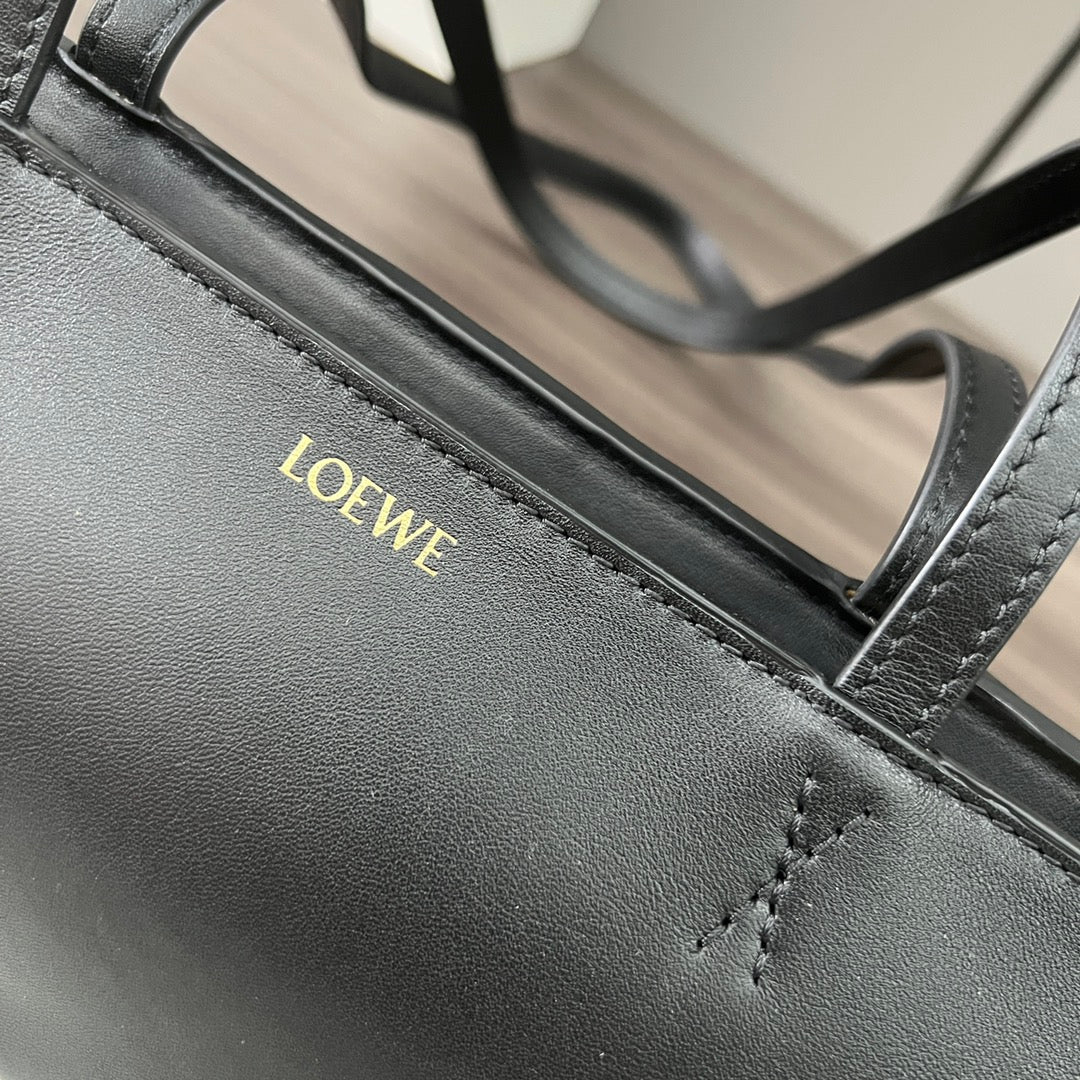 Loewe Cropped Handbag 39 Black Glossy Calfskin 280657