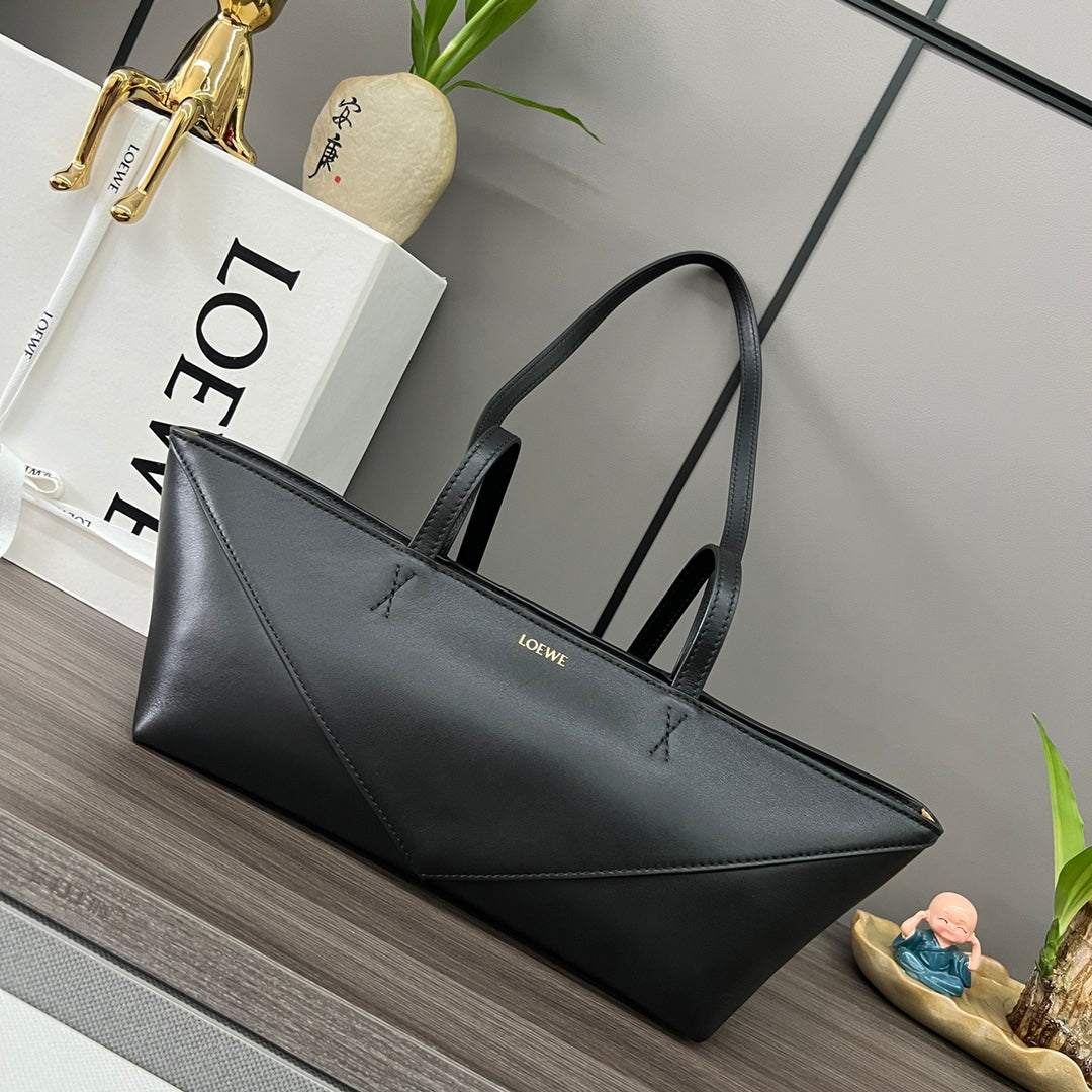 Loewe Cropped Handbag 39 Black Glossy Calfskin 280657