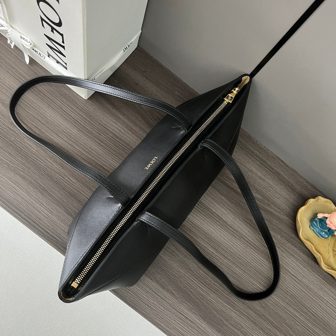 Loewe Cropped Handbag 39 Black Glossy Calfskin 280657