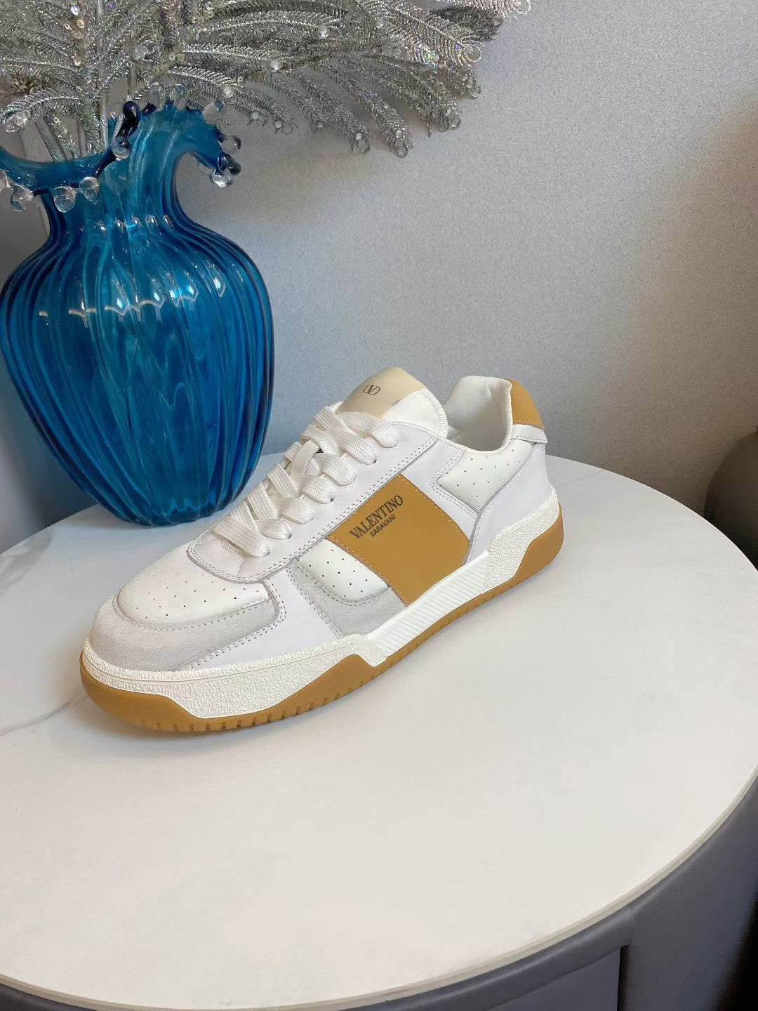 VT 25S  Casual Sneakers White Tan Cowhide 563096