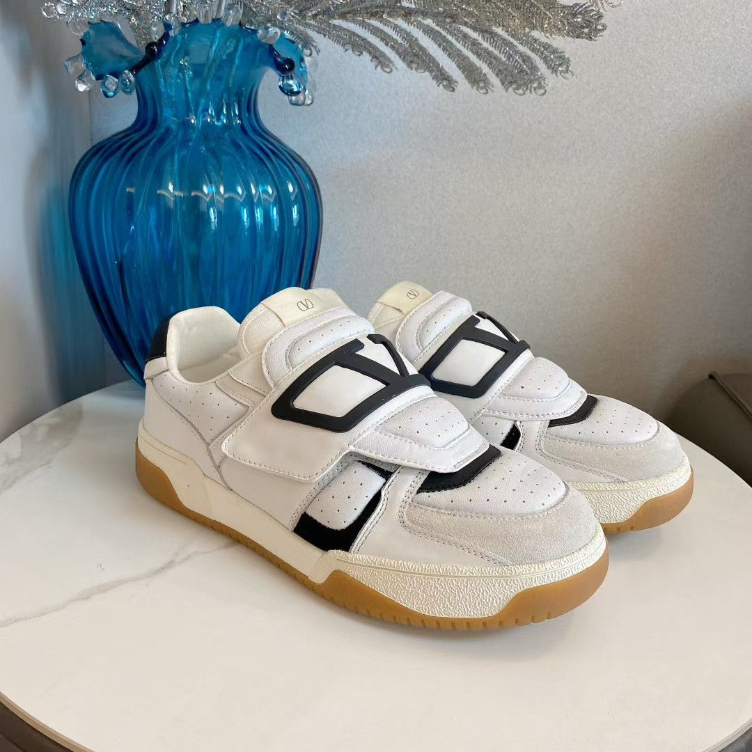 VT 25S Couple Sneakers White Black Calfskin Suede 563099