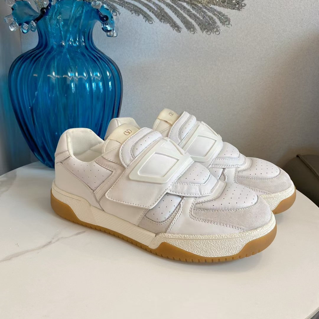 VT 25S Couple Sneakers White Calfskin Suede 563101