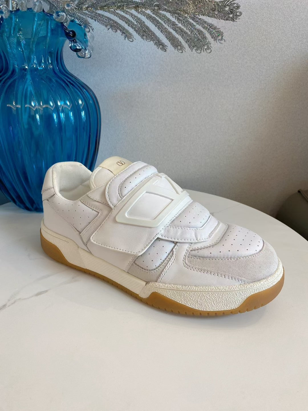 VT 25S Couple Sneakers White Calfskin Suede 563101