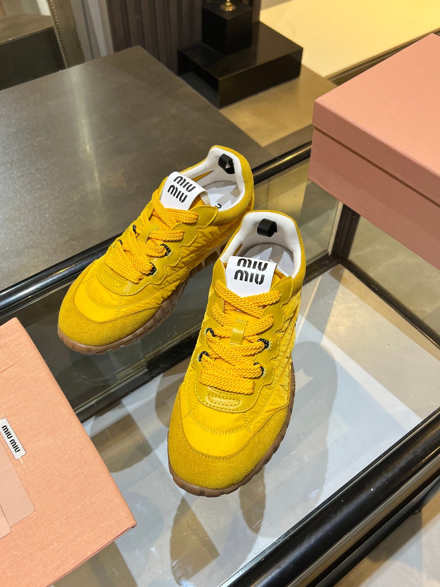 MIU 26ss Sneaker Yellow Fabric Suede 625651
