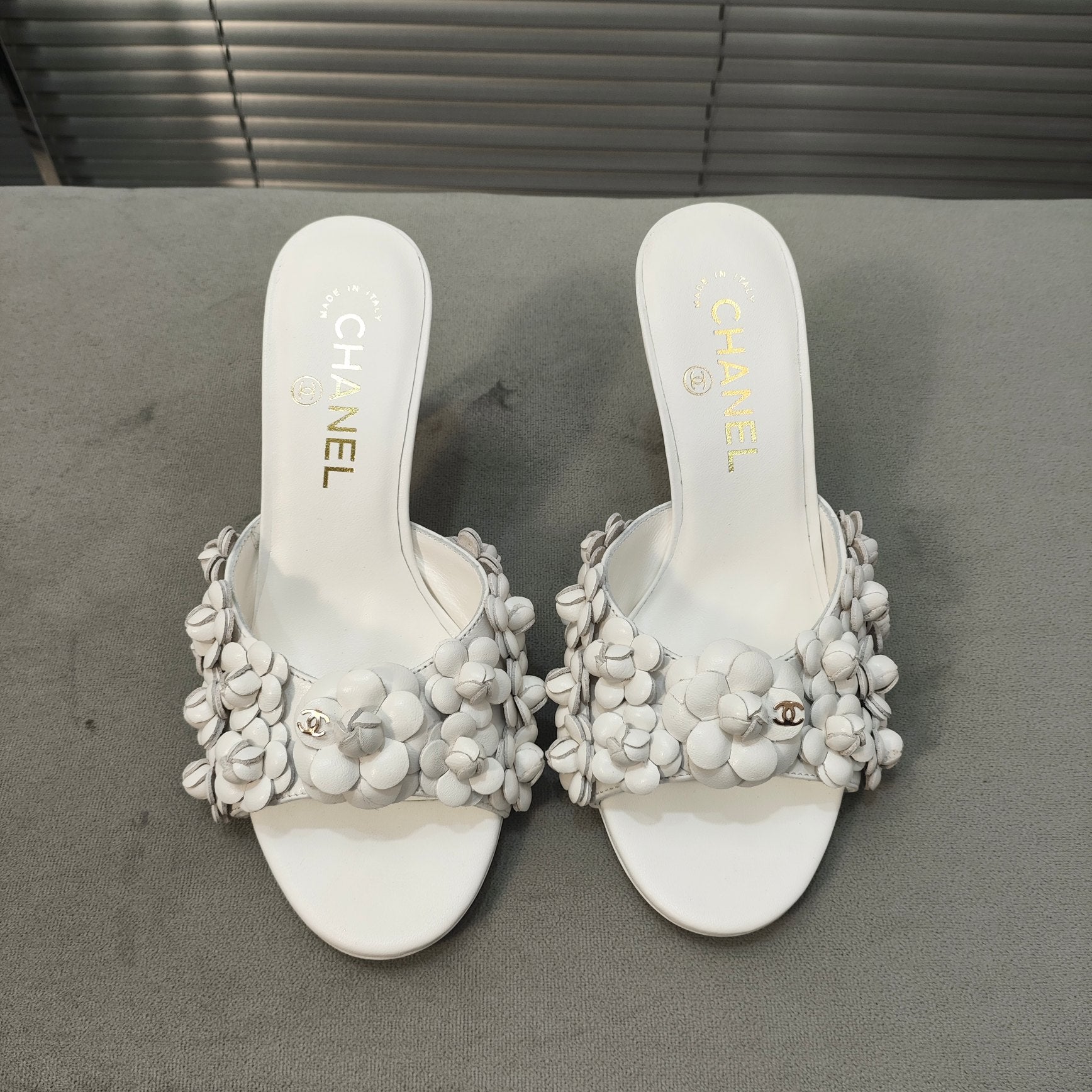 mule sandal 80 white calfskin flower