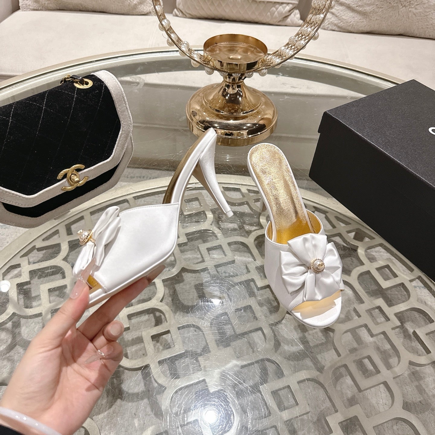 CC 26s Camellia High-Heeled Slippers White Gold Sheepskin 627027