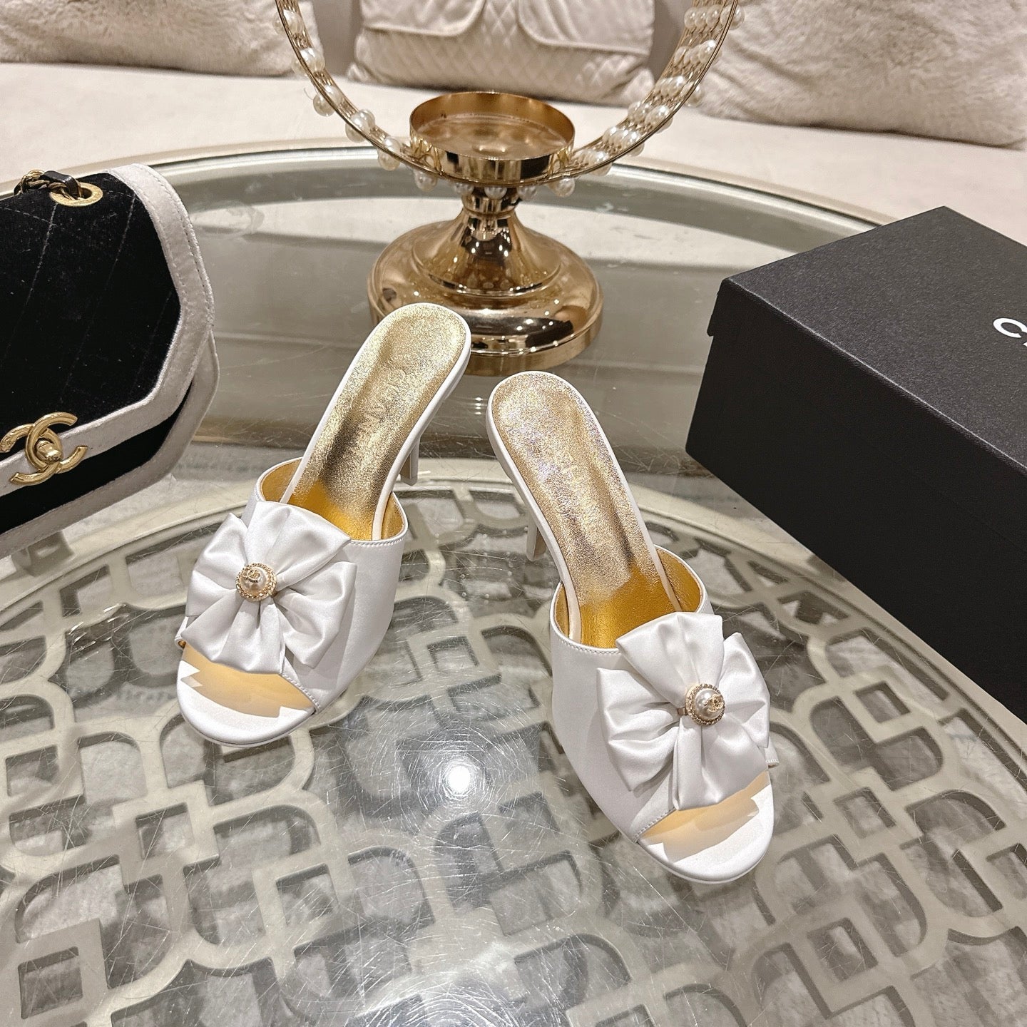 CC 26s Camellia High-Heeled Slippers White Gold Sheepskin 627027