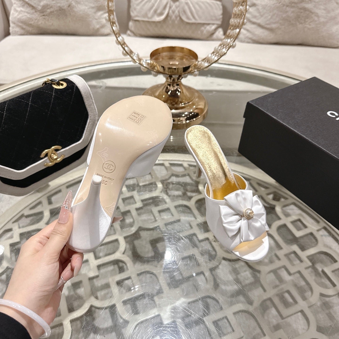 CC 26s Camellia High-Heeled Slippers White Gold Sheepskin 627027