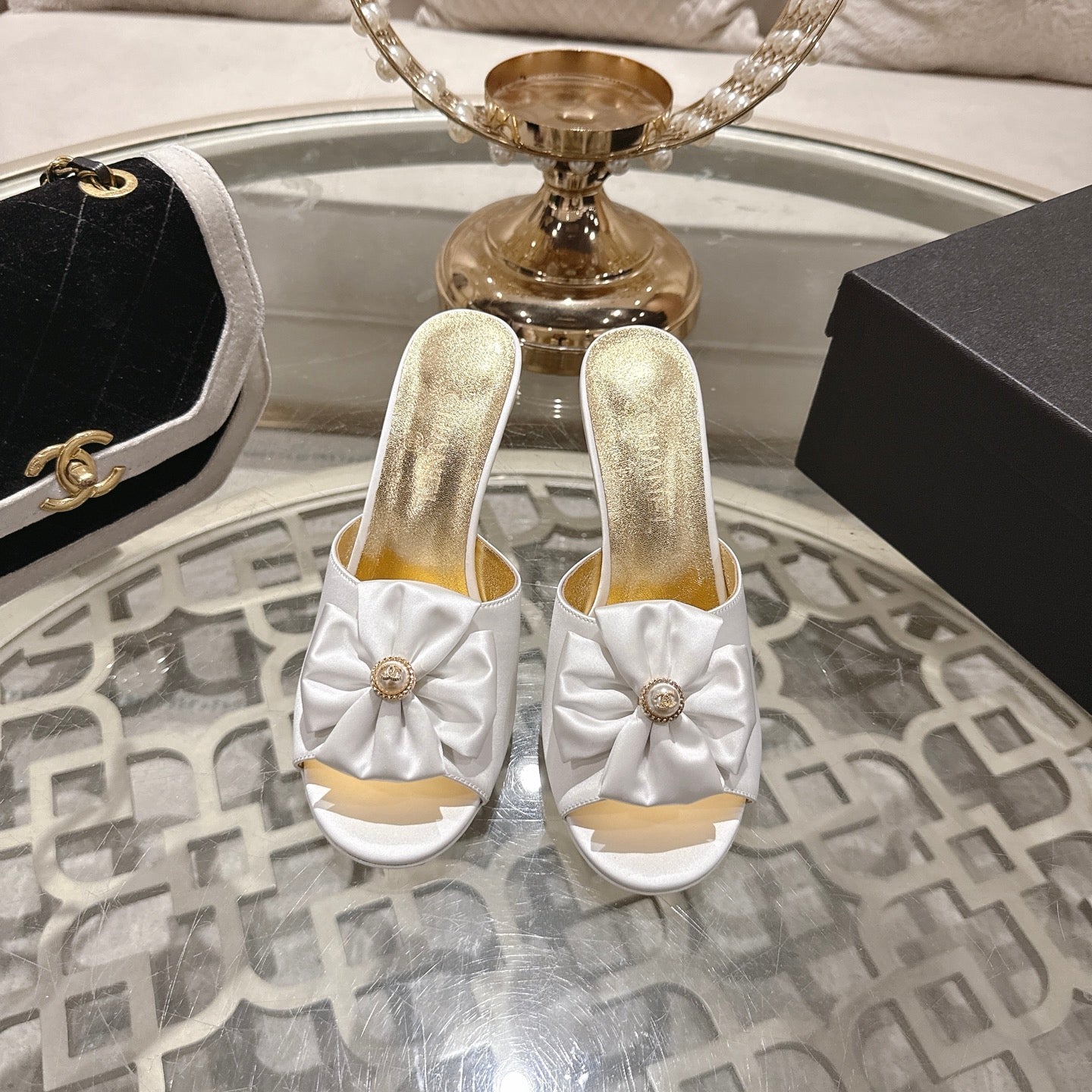 CC 26s Camellia High-Heeled Slippers White Gold Sheepskin 627027