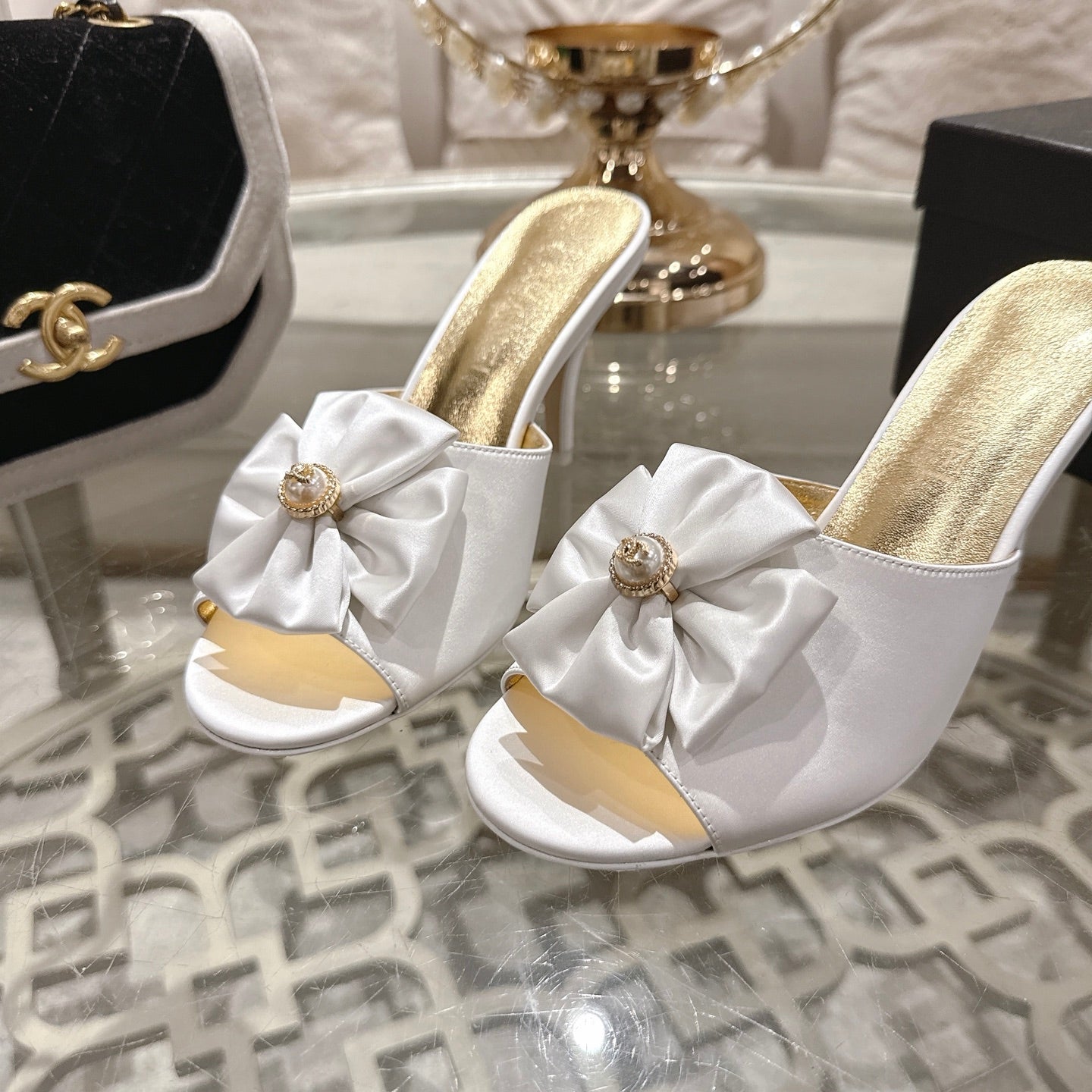 CC 26s Camellia High-Heeled Slippers White Gold Sheepskin 627027