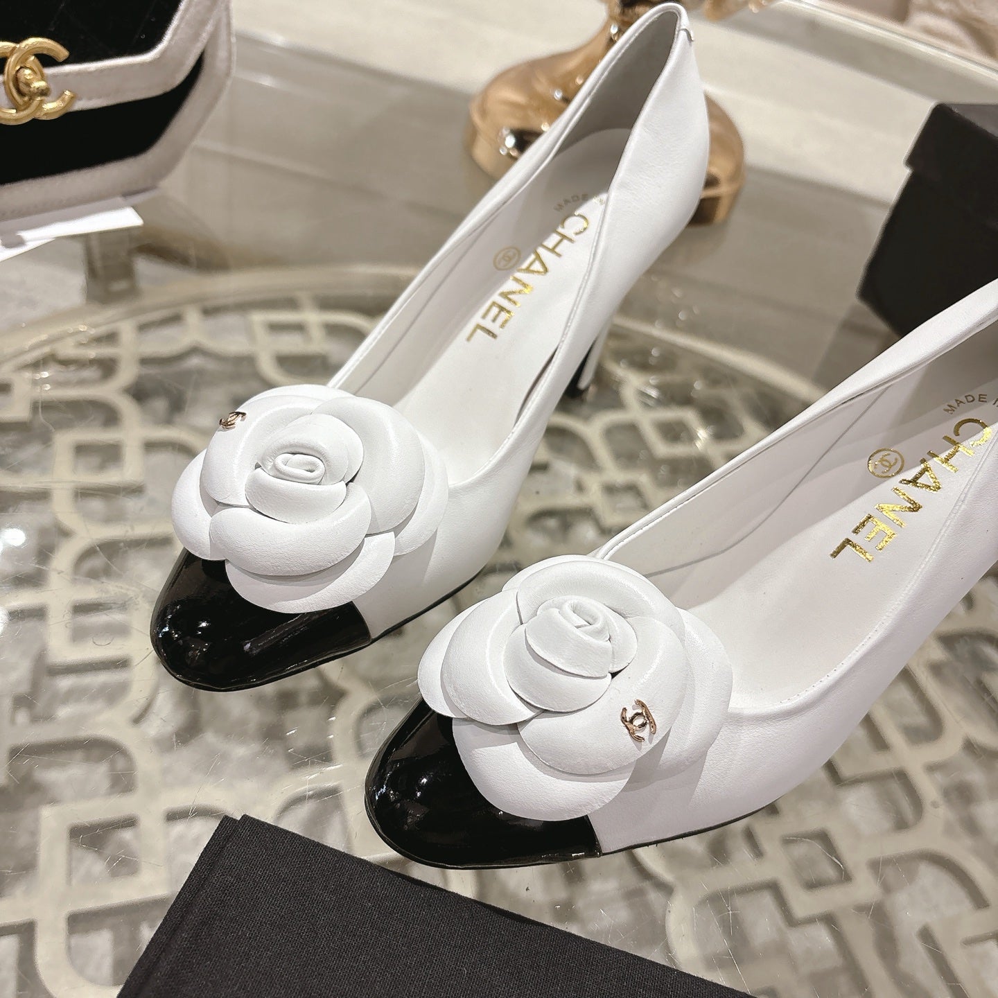 CC 26s High Heels Pump 85 White Black Sheepskin 627008