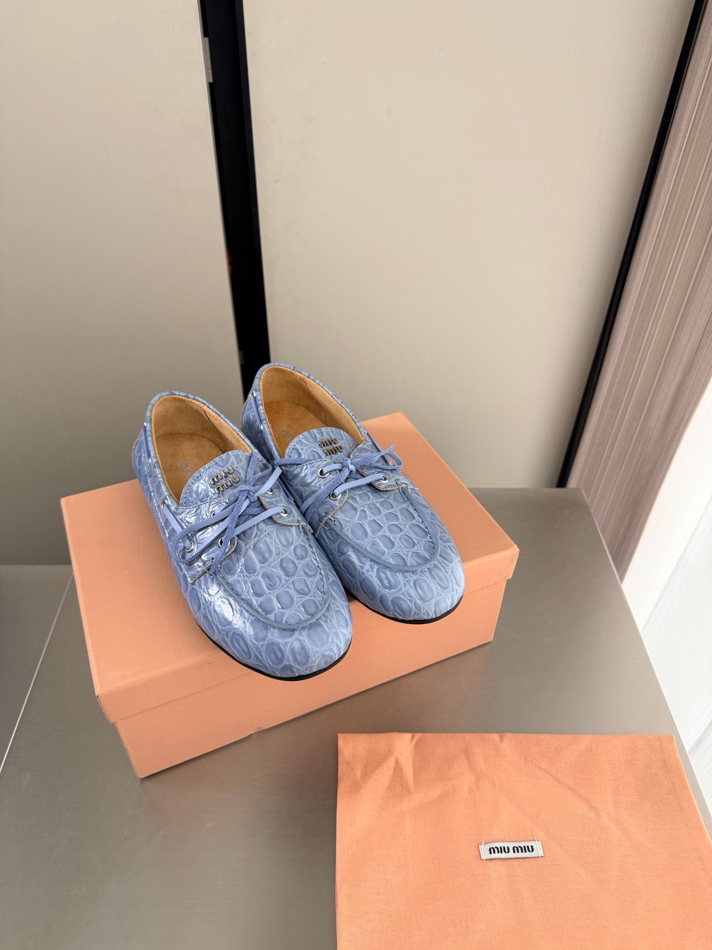 Miumiu 2026 Crocodile Embossed Loafers Cowhide 929698