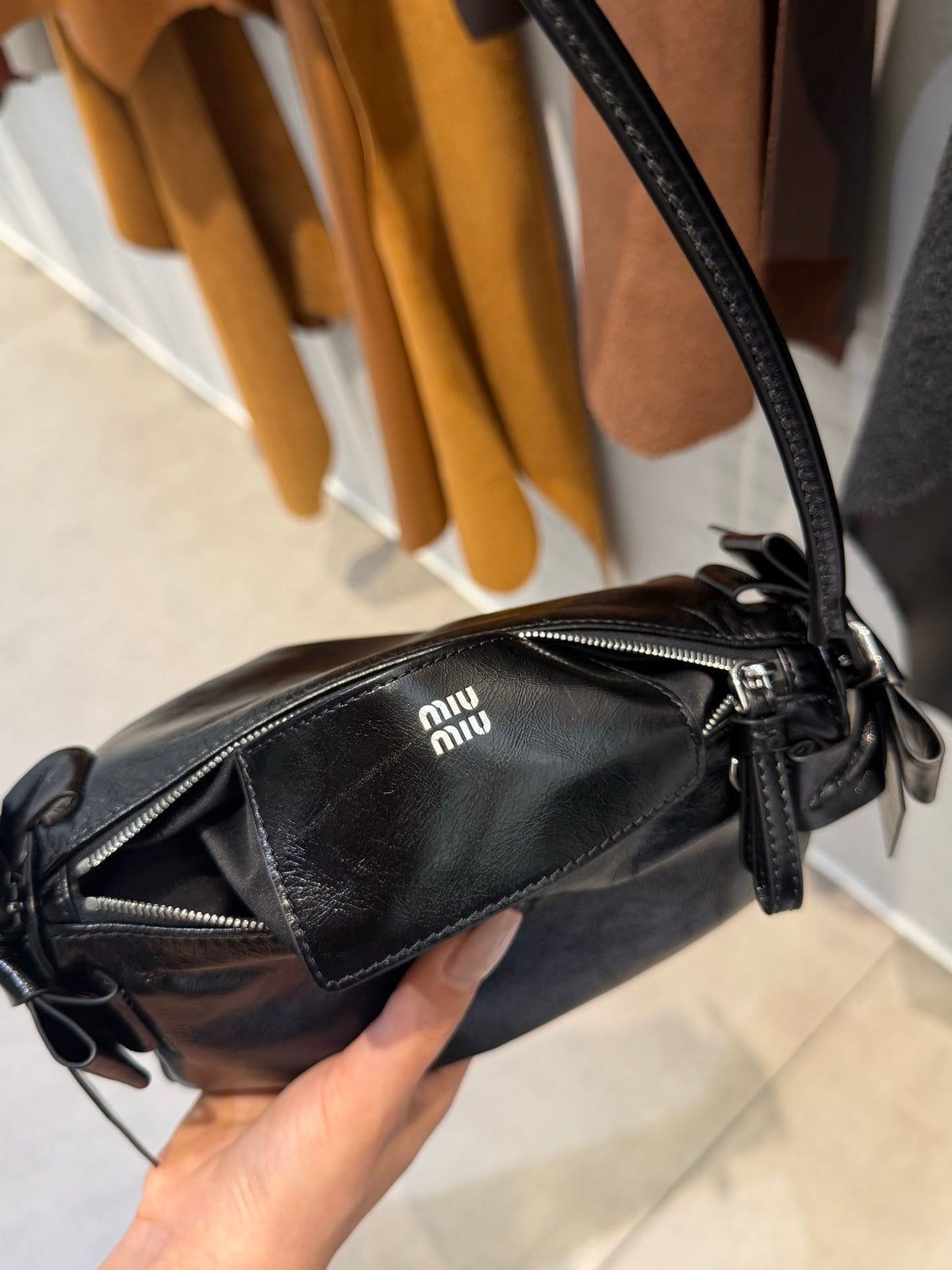 MiuMiu 2026 Shiny Pouch Bow Bag 21cm Black Leather