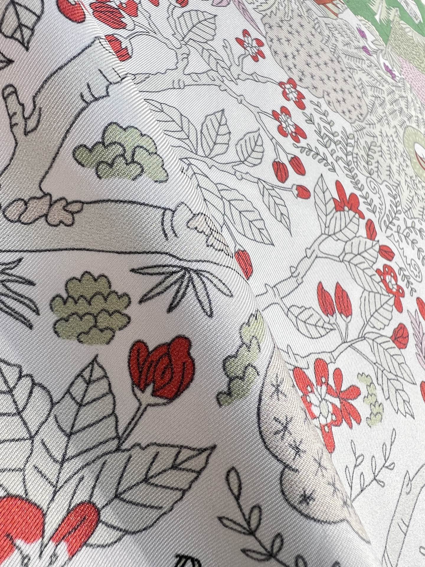 HM 26s Double-sided Scarf 90 White Gray Colorful Mulberry Silk 152368