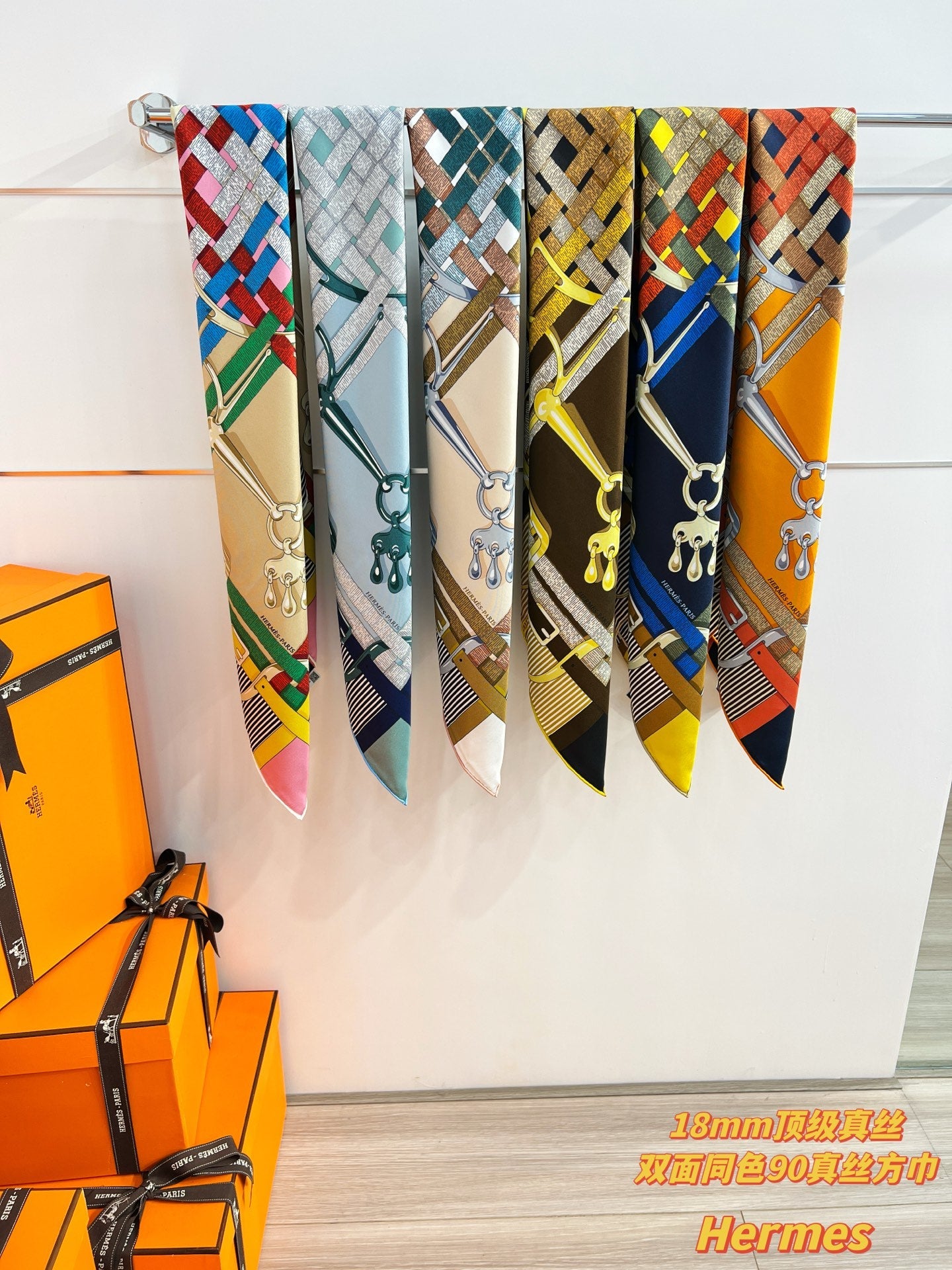 HM 26s Double-sided Scarf 90 Beige Colorful Mulberry Silk 152280