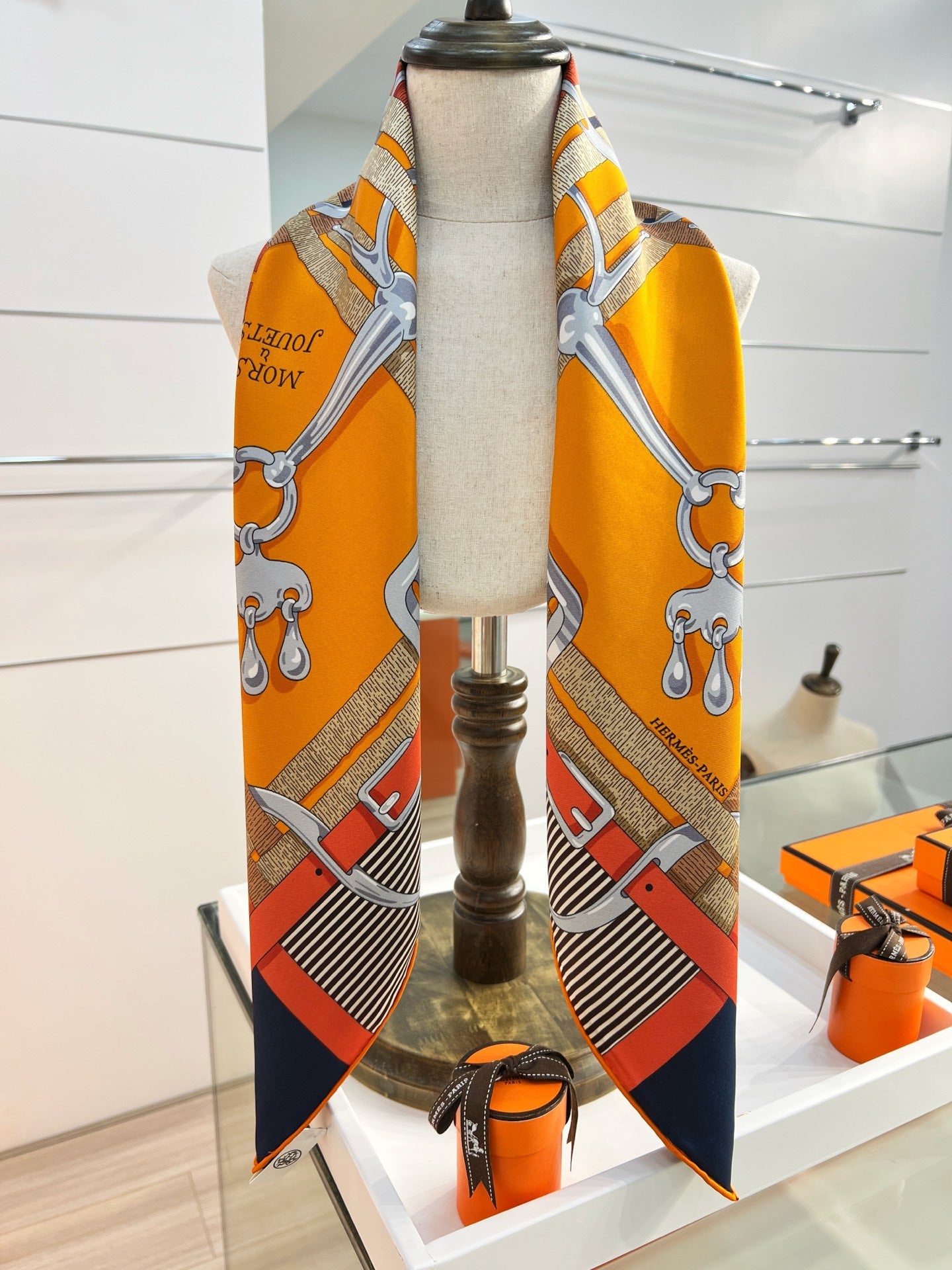 HM 26s Double-sided Scarf 90 Orange Colorful Mulberry Silk 152279