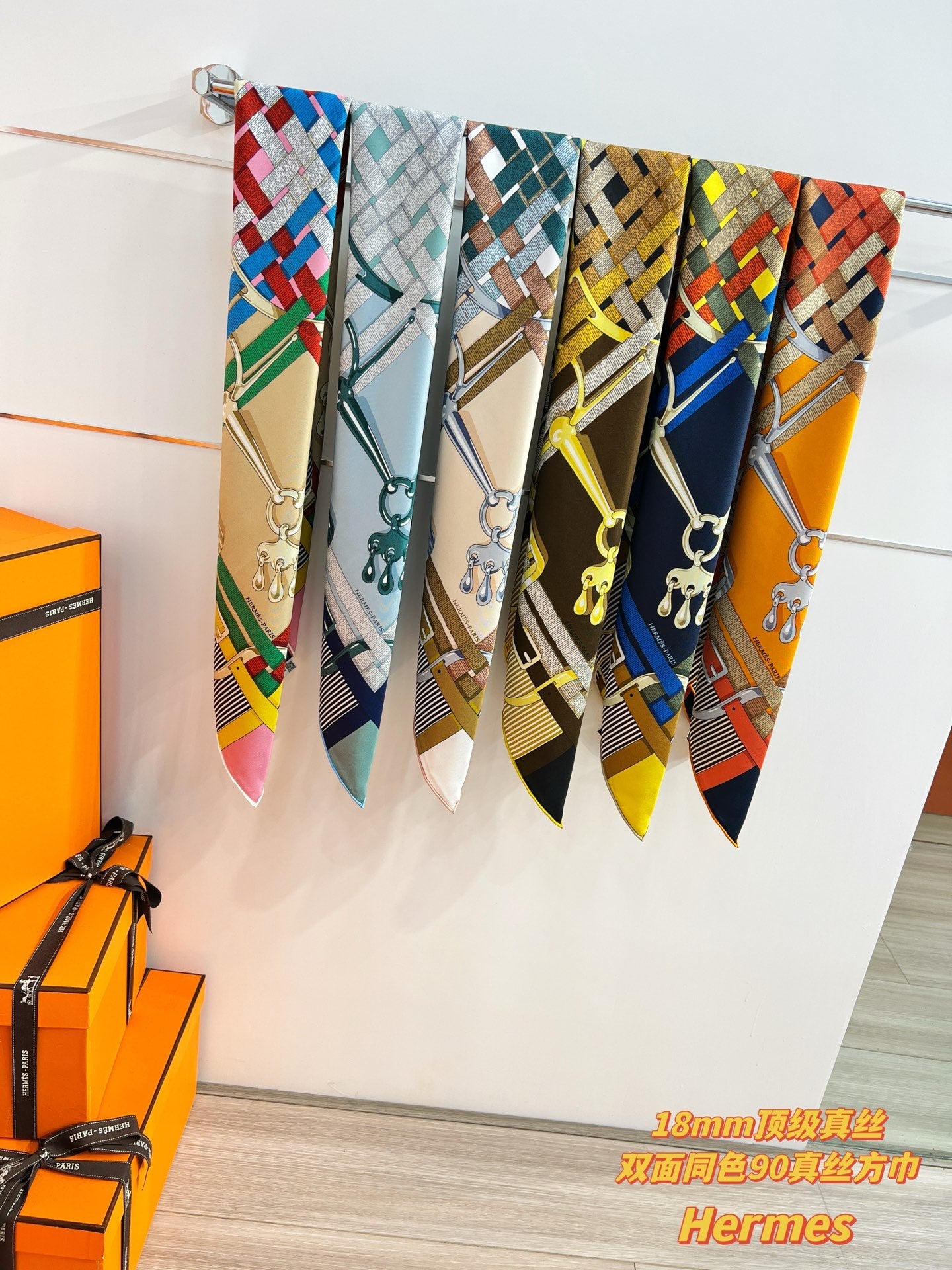 HM 26s Double-sided Scarf 90 Orange Colorful Mulberry Silk 152279