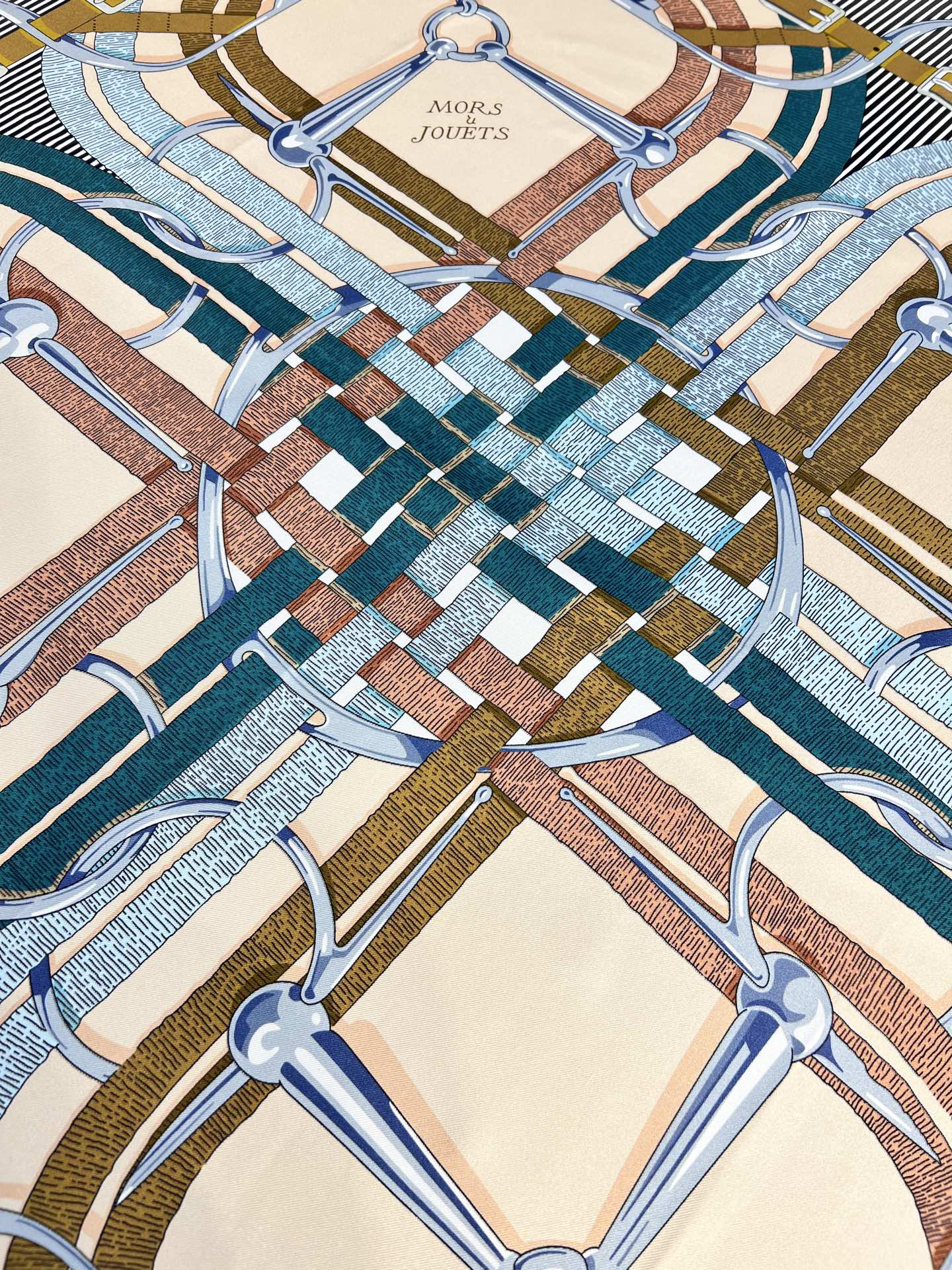 HM 26s Double-sided Scarf 90 Beige Colorful Mulberry Silk 152280