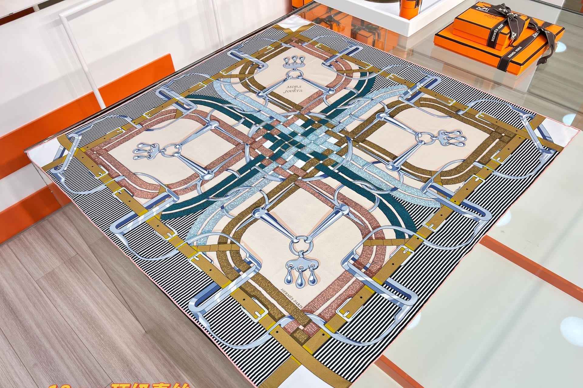 HM 26s Double-sided Scarf 90 Beige Colorful Mulberry Silk 152280