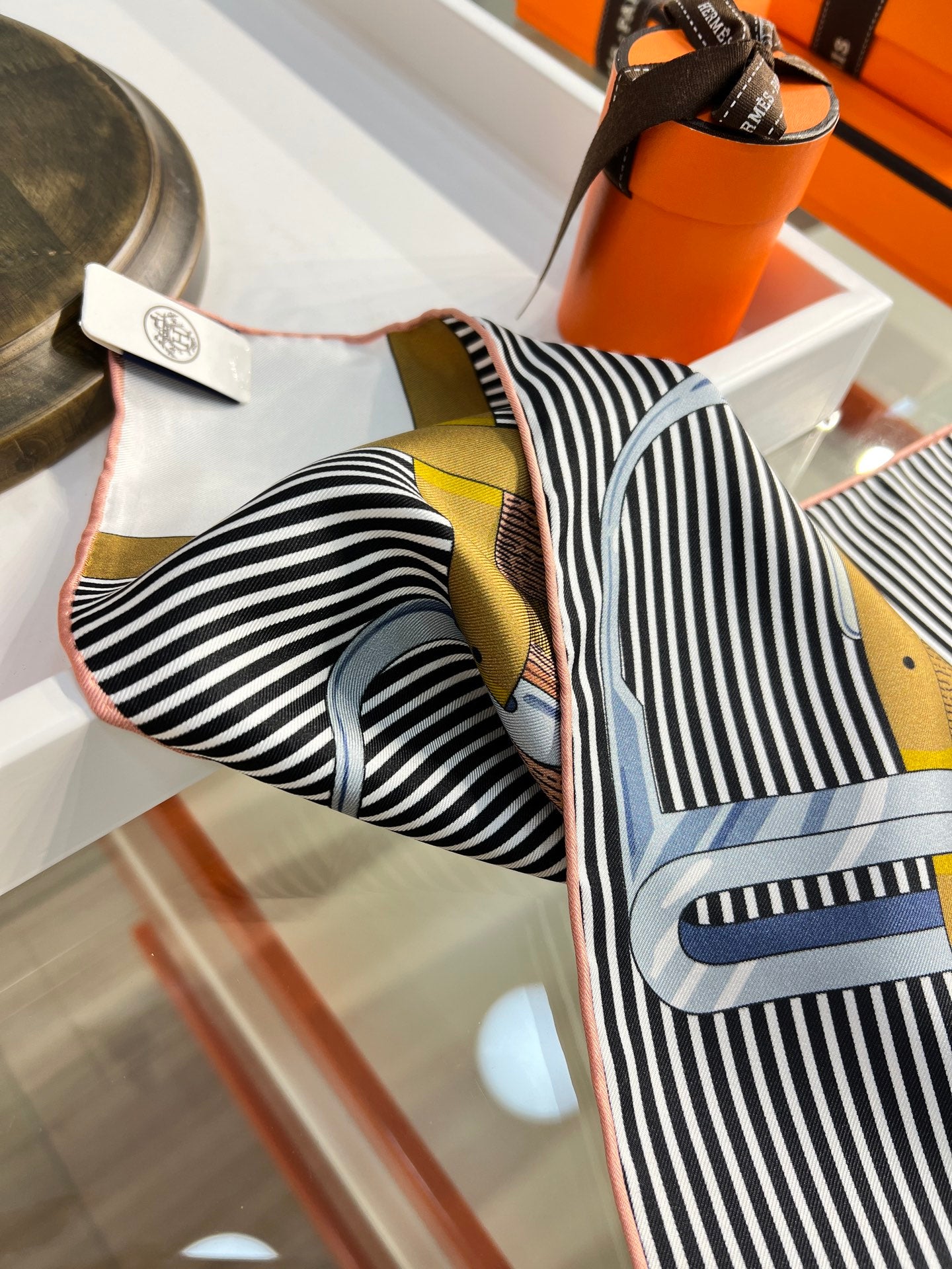 HM 26s Double-sided Scarf 90 Beige Colorful Mulberry Silk 152280