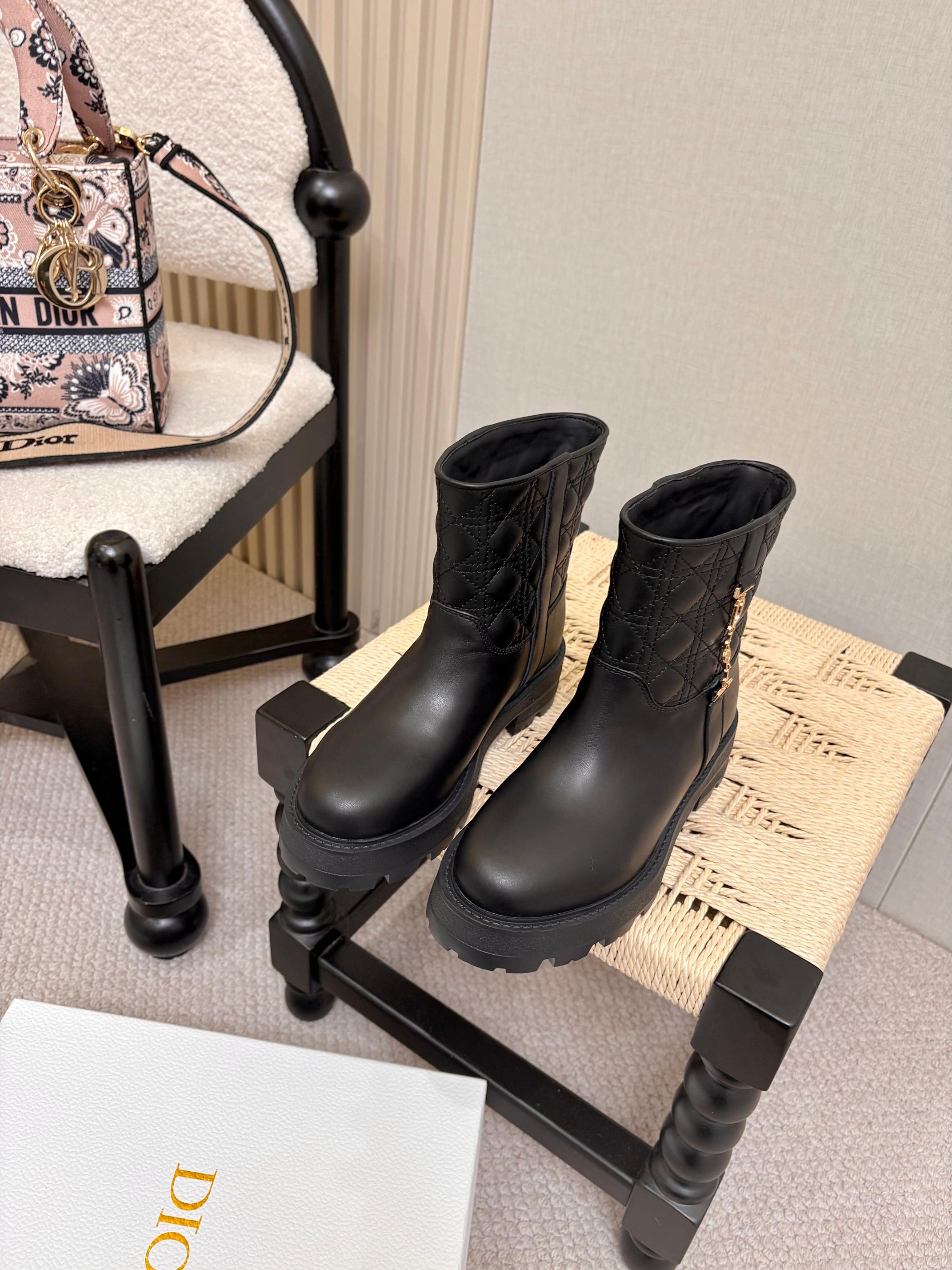Dior 2026 D-Town Ankle Boots Black Calfskin 939010