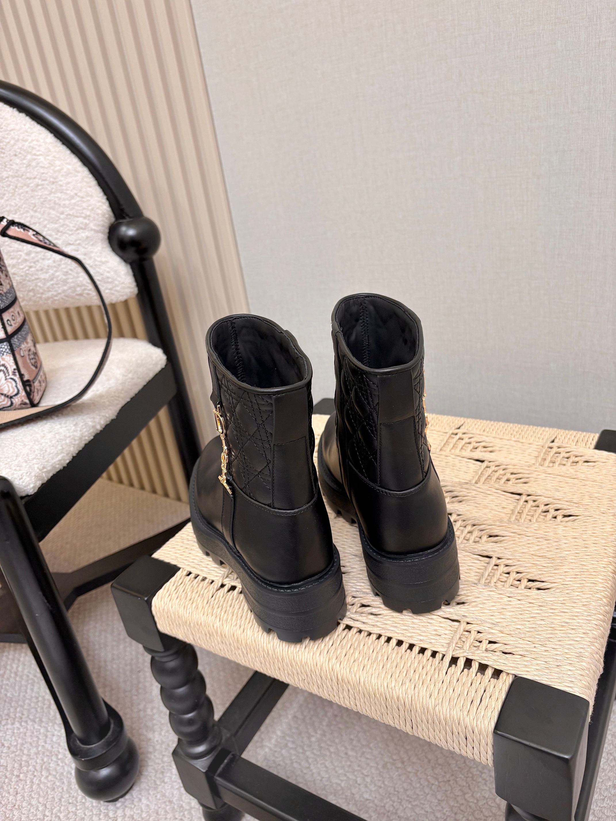Dior 2026 D-Town Ankle Boots Black Calfskin 939010