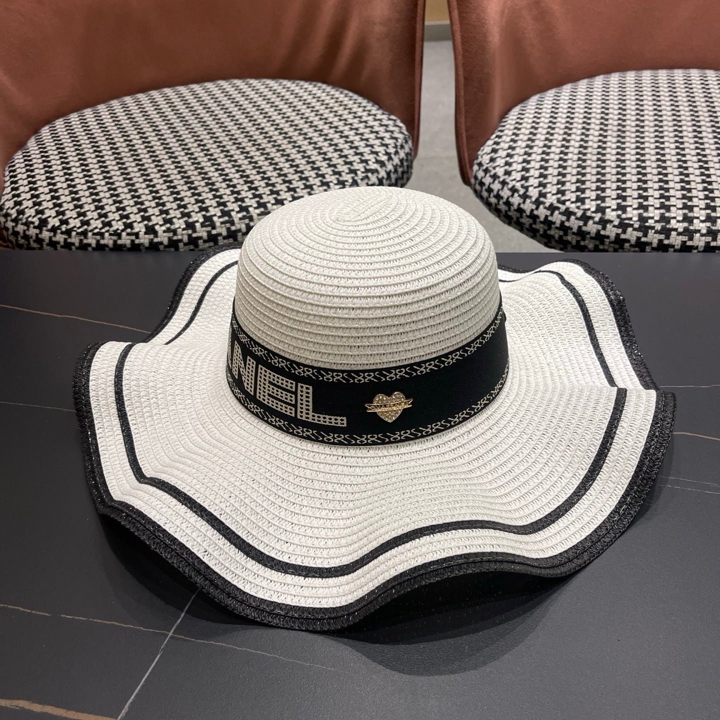 Chanel Wide-brimmed Straw Hat 214482