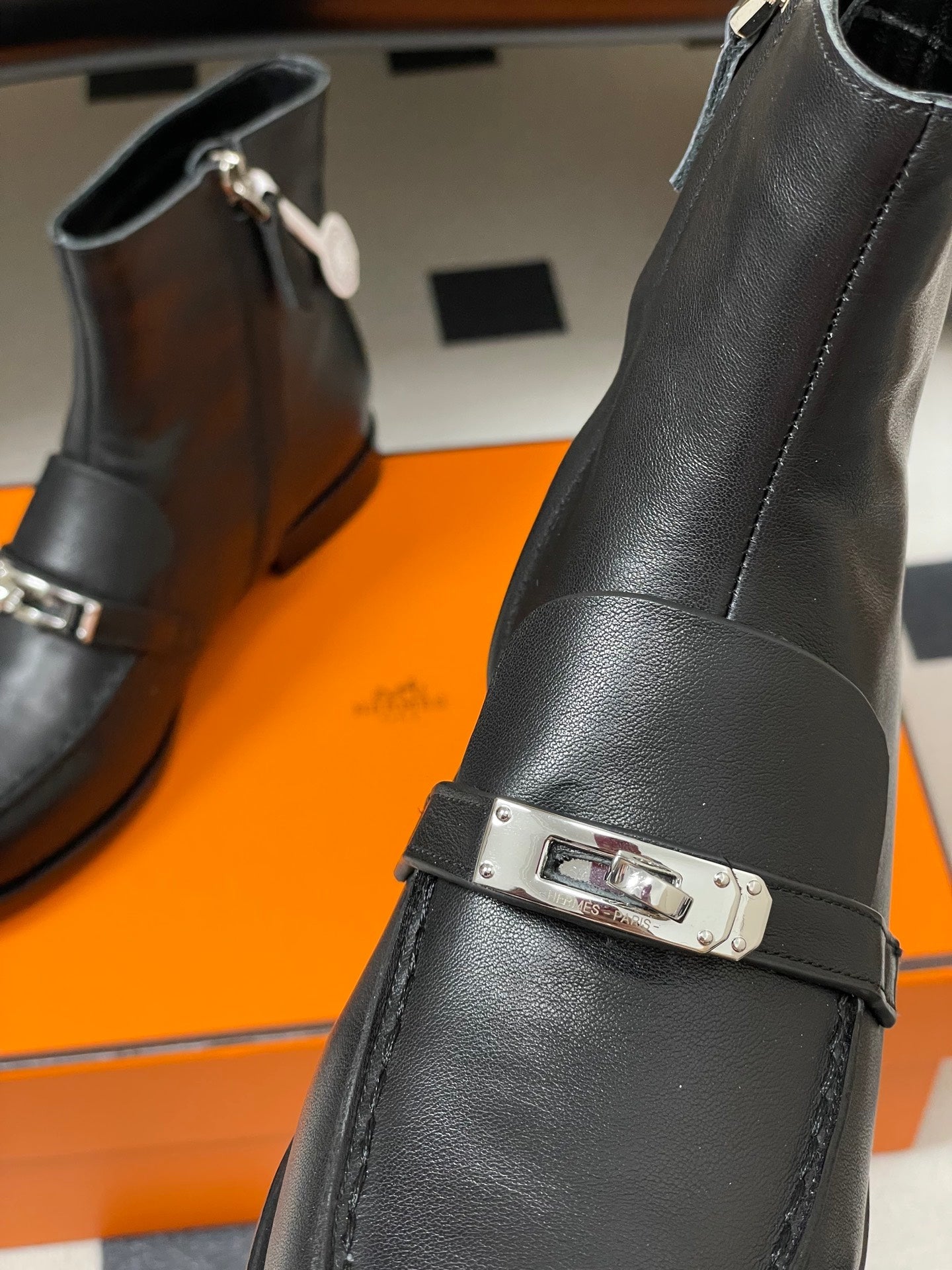 HM  short boots kelly buckle black sheepskin