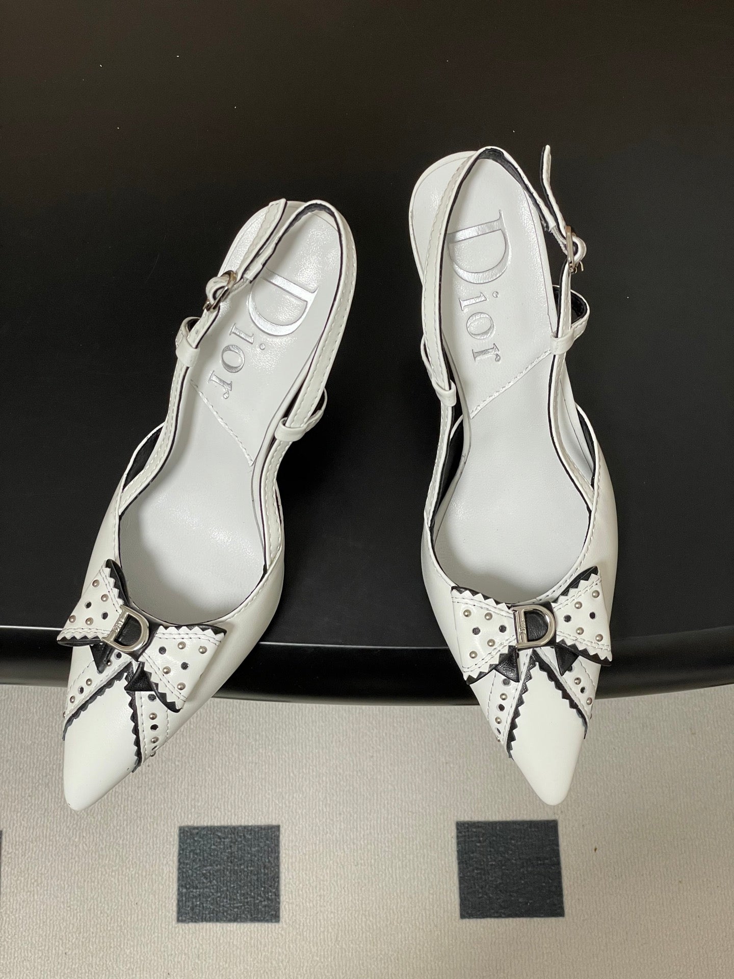 CD 26 Pointed Toe Slingback White Sheepskin 632582