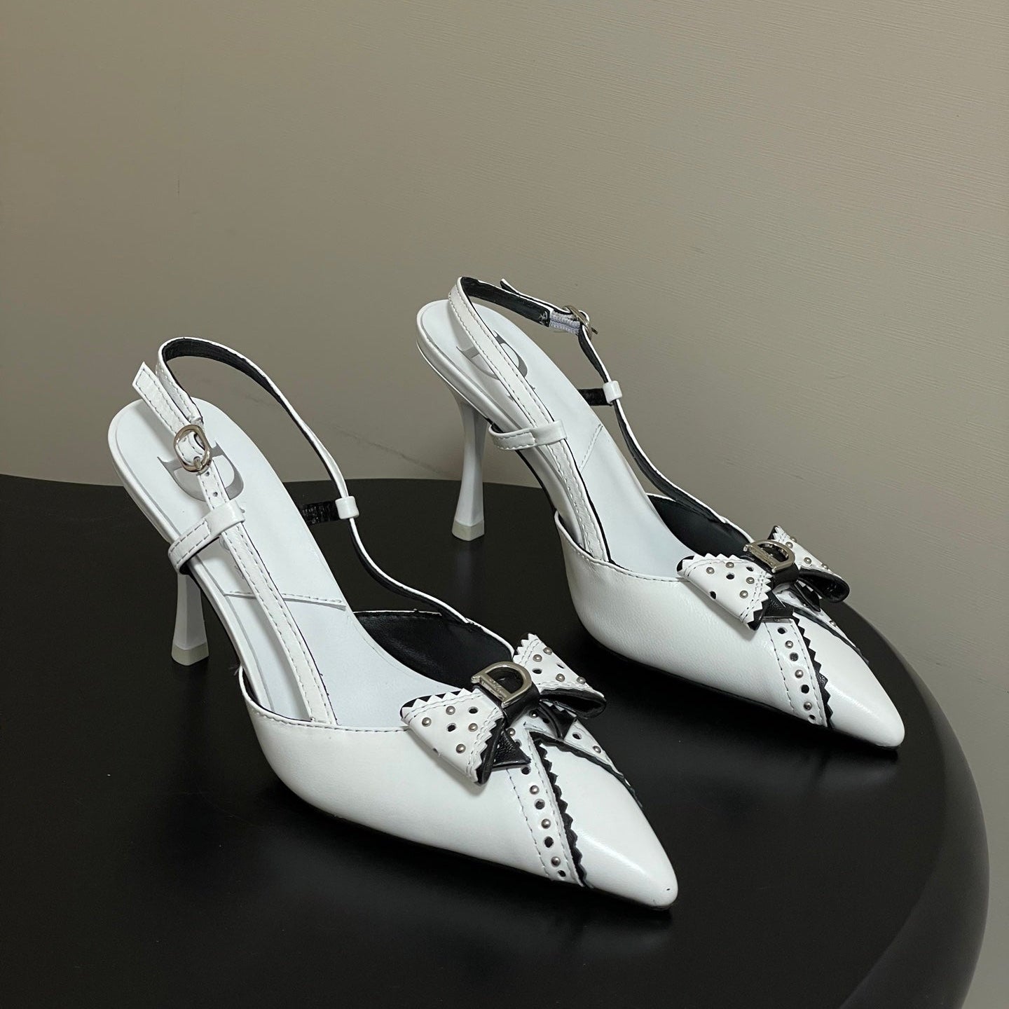 CD 26 Pointed Toe Slingback White Sheepskin 632582