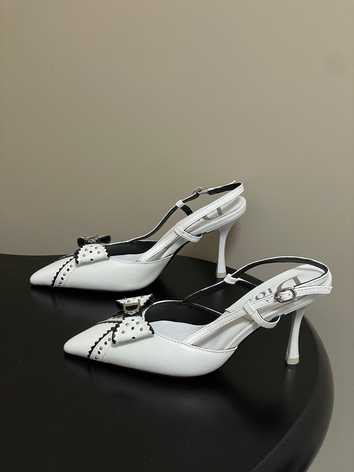 CD 26 Pointed Toe Slingback White Sheepskin 632582