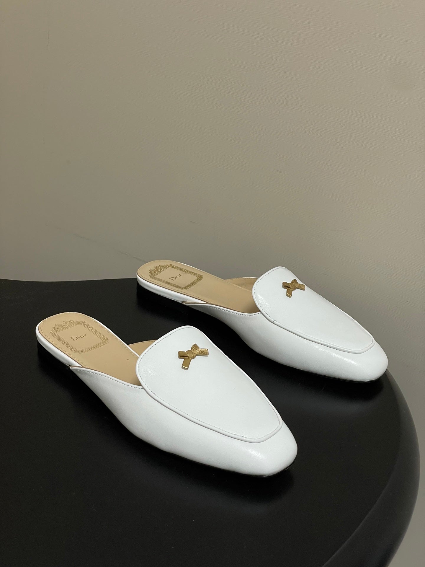 CD 26 Bow Mules White Beige Cowhide 632596