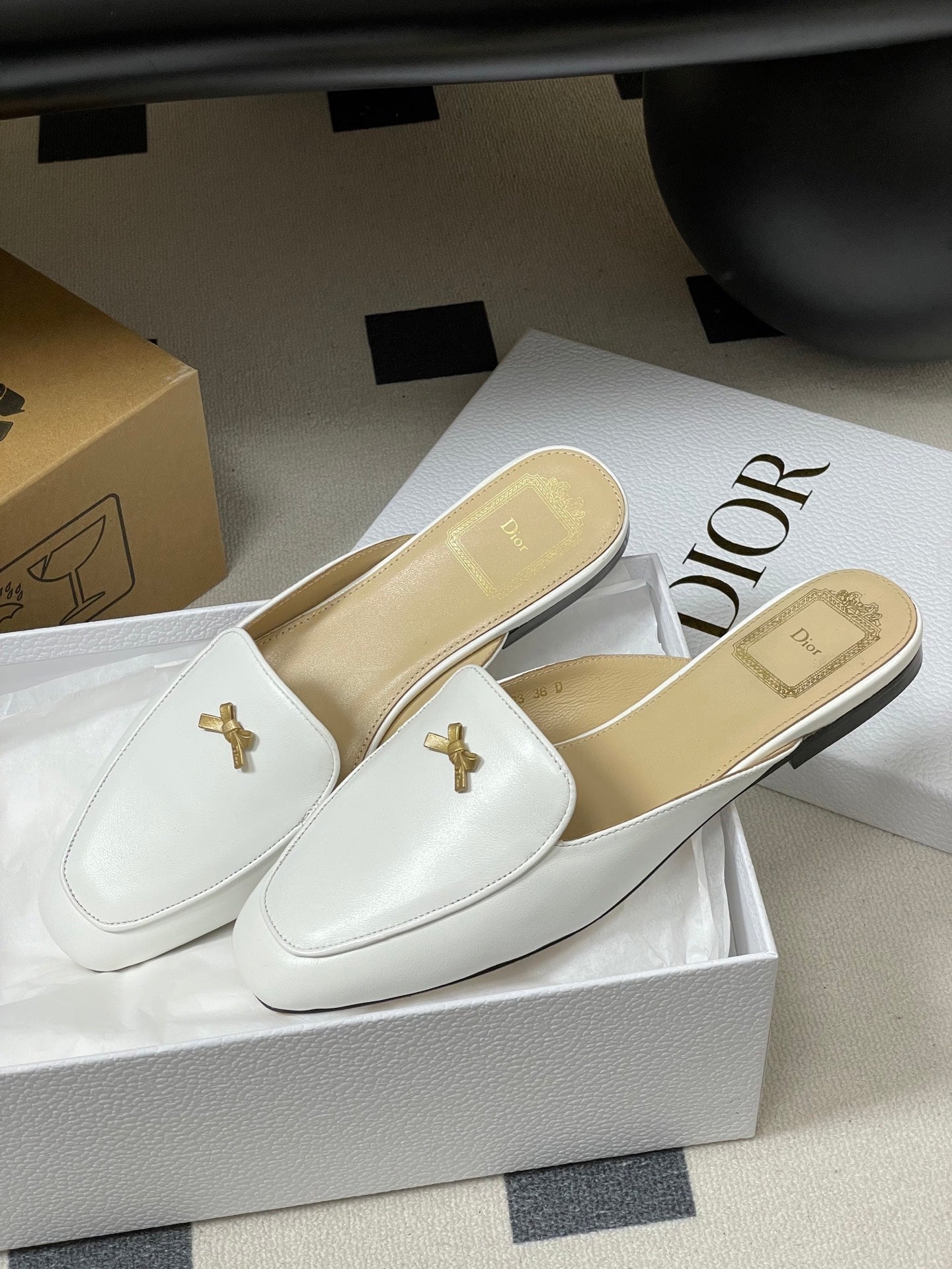 CD 26 Bow Mules White Beige Cowhide 632596