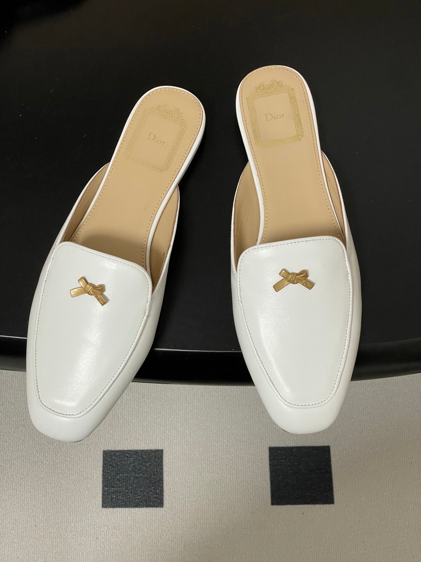 CD 26 Bow Mules White Beige Cowhide 632596