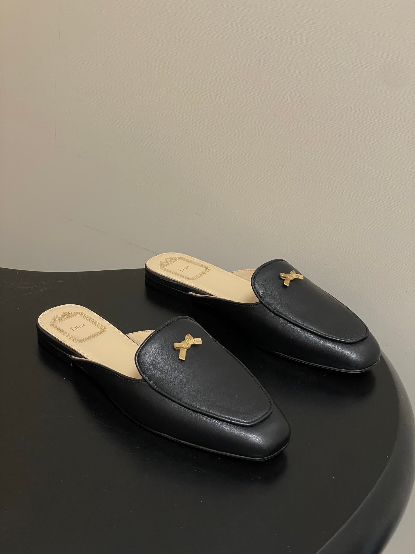 CD 26 Bow Mules Black Beige Cowhide 632597