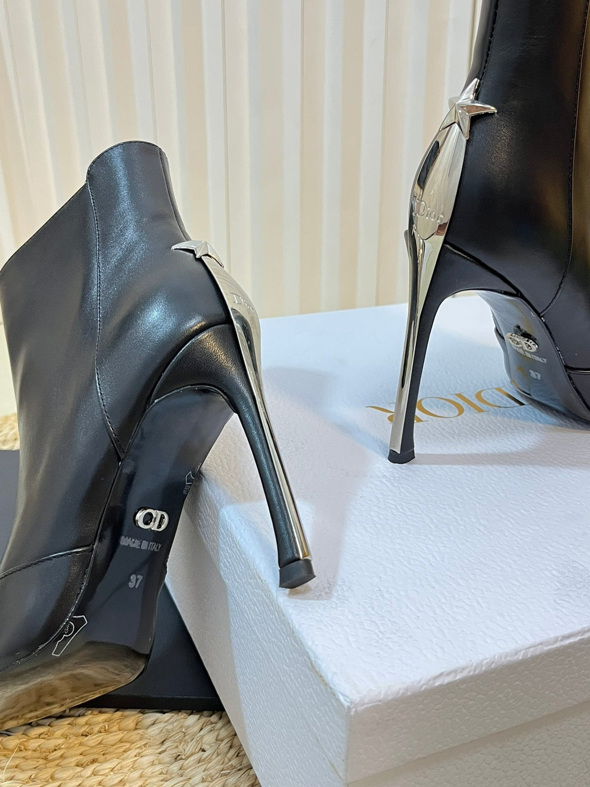 Dior 2026 Pointed Toe Ankle Boots 100mm Cowhide 137124