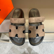 HM CHYPRE SANDAL BROWN SUEDE